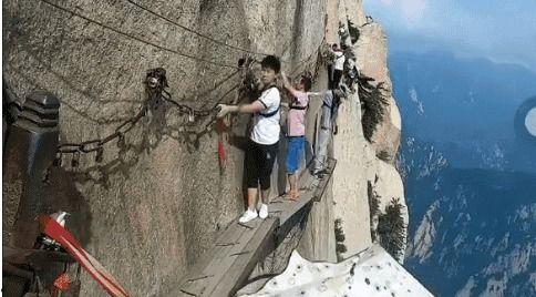 华山栈道视频,险峻奇观，挑战极限的云端之旅