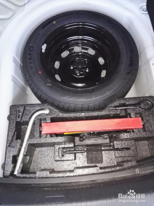 汽车更换备胎视频
